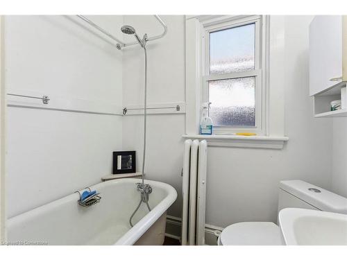 28 Hilda Avenue, Hamilton, ON - Indoor Photo Showing Bathroom