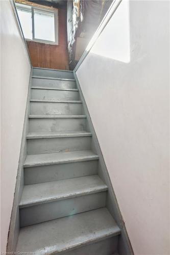 28 Hilda Avenue, Hamilton, ON - Indoor Photo Showing Other Room