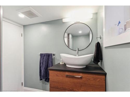 28 Hilda Avenue, Hamilton, ON - Indoor Photo Showing Bathroom