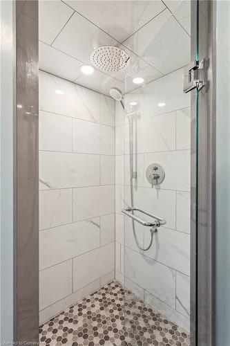 28 Hilda Avenue, Hamilton, ON - Indoor Photo Showing Bathroom