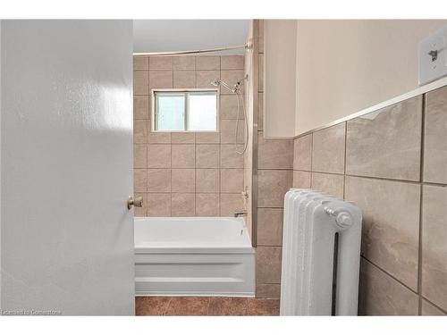 228 Duke Street, Hamilton, ON - Indoor Photo Showing Bathroom