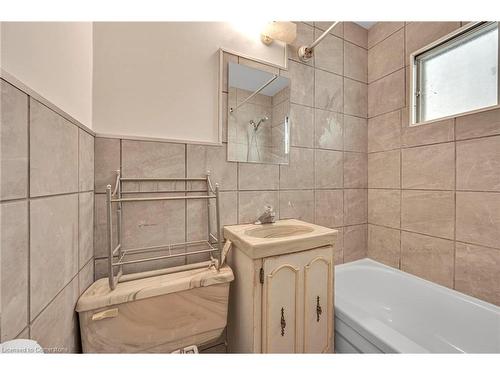 228 Duke Street, Hamilton, ON - Indoor Photo Showing Bathroom