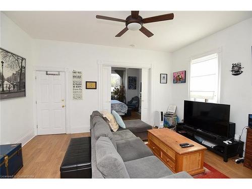 1-132 Caroline Street, Hamilton, ON - Indoor Photo Showing Living Room