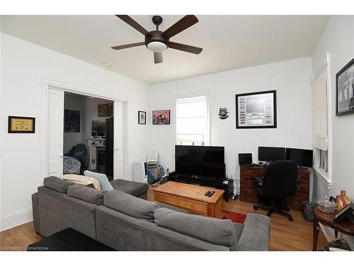 1-132 Caroline Street, Hamilton, ON - Indoor Photo Showing Living Room