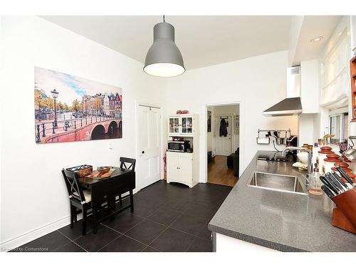 1-132 Caroline Street, Hamilton, ON - Indoor Photo Showing Kitchen