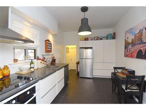 1-132 Caroline Street, Hamilton, ON - Indoor Photo Showing Kitchen