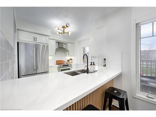 45-3050 Rotary Way, Burlington, ON - Indoor Photo Showing Kitchen With Double Sink With Upgraded Kitchen