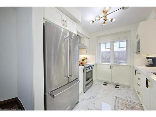 45-3050 Rotary Way, Burlington, ON - Indoor Photo Showing Kitchen With Upgraded Kitchen