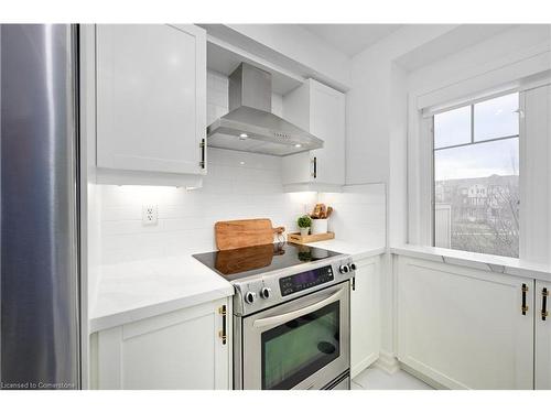 45-3050 Rotary Way, Burlington, ON - Indoor Photo Showing Kitchen With Upgraded Kitchen