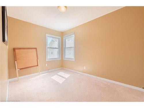 325 Simpson Avenue, Welland, ON - Indoor Photo Showing Other Room