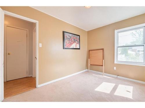 325 Simpson Avenue, Welland, ON - Indoor Photo Showing Other Room