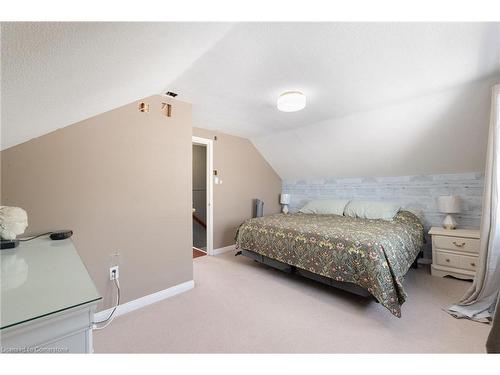 325 Simpson Avenue, Welland, ON - Indoor Photo Showing Bedroom