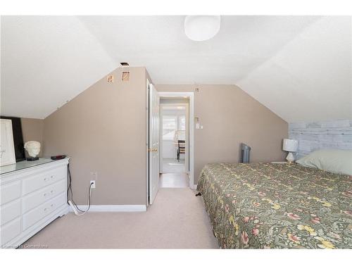 325 Simpson Avenue, Welland, ON - Indoor Photo Showing Bedroom