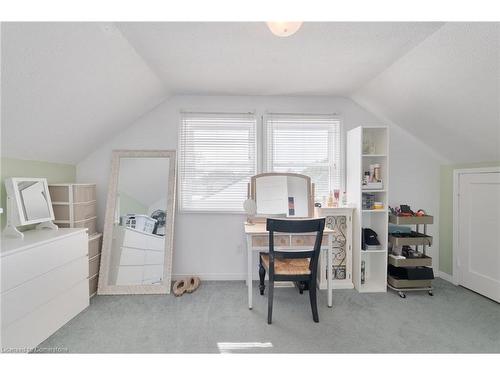 325 Simpson Avenue, Welland, ON - Indoor Photo Showing Bedroom