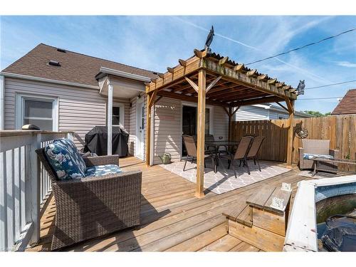 325 Simpson Avenue, Welland, ON - Outdoor With Deck Patio Veranda