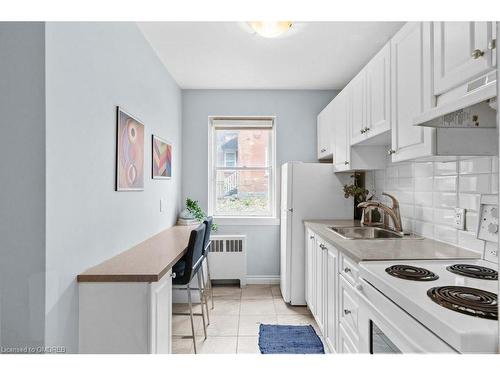 3-137 Emerald Street S, Hamilton, ON - Indoor Photo Showing Kitchen