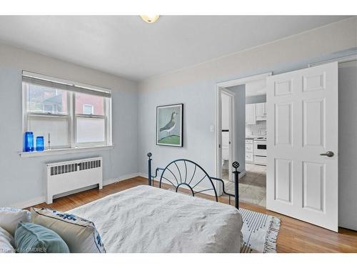 3-137 Emerald Street S, Hamilton, ON - Indoor Photo Showing Bedroom