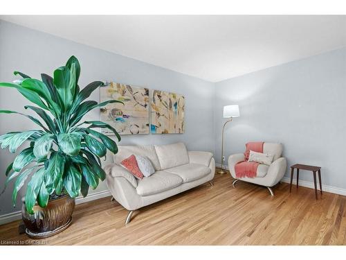 3-137 Emerald Street S, Hamilton, ON - Indoor Photo Showing Living Room