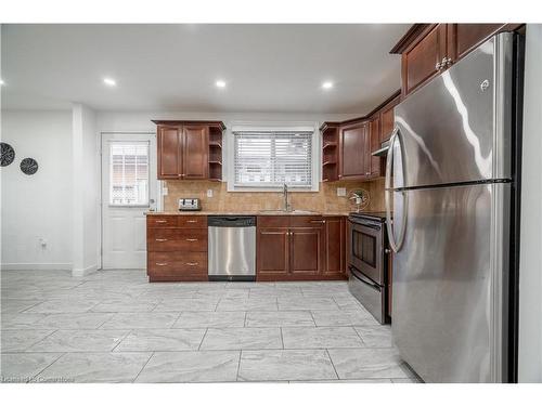 100 Boston Crescent, Hamilton, ON - Indoor Photo Showing Kitchen