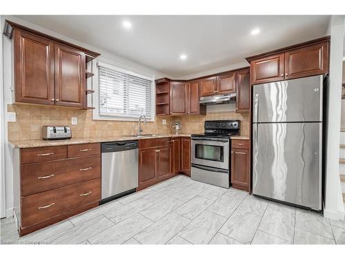 100 Boston Crescent, Hamilton, ON - Indoor Photo Showing Kitchen