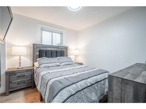 100 Boston Crescent, Hamilton, ON - Indoor Photo Showing Bedroom