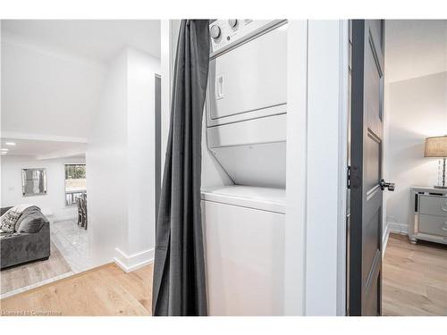 100 Boston Crescent, Hamilton, ON - Indoor Photo Showing Laundry Room