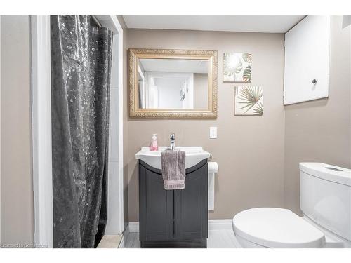 100 Boston Crescent, Hamilton, ON - Indoor Photo Showing Bathroom