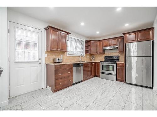 100 Boston Crescent, Hamilton, ON - Indoor Photo Showing Kitchen