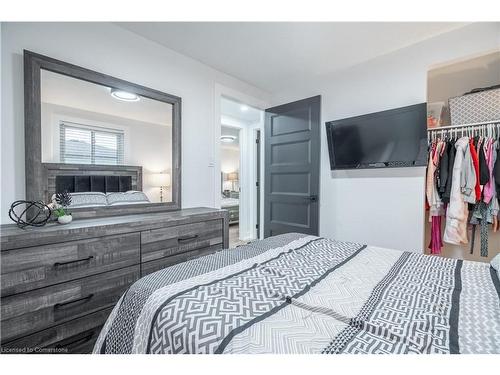 100 Boston Crescent, Hamilton, ON - Indoor Photo Showing Bedroom