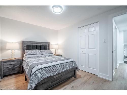 100 Boston Crescent, Hamilton, ON - Indoor Photo Showing Bedroom