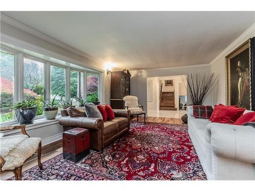 112 Hillcrest Avenue, Dundas, ON - Indoor Photo Showing Living Room