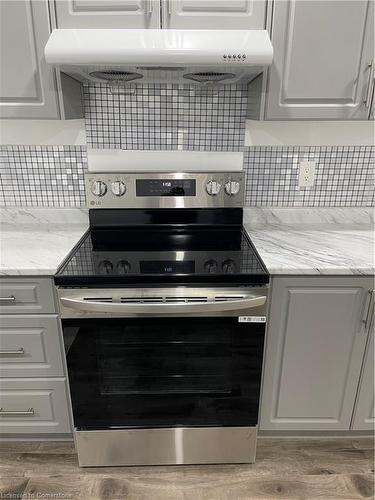 B-125 Lampman Drive, Grimsby, ON - Indoor Photo Showing Kitchen With Upgraded Kitchen