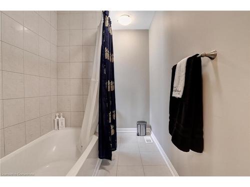 379 Erie Avenue, Brantford, ON - Indoor Photo Showing Bathroom