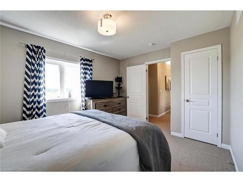 379 Erie Avenue, Brantford, ON - Indoor Photo Showing Bedroom