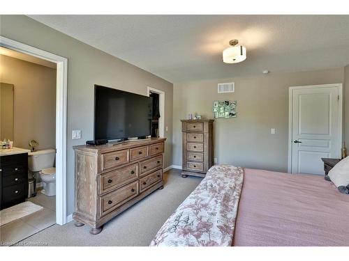 379 Erie Avenue, Brantford, ON - Indoor Photo Showing Bedroom