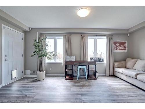 379 Erie Avenue, Brantford, ON - Indoor Photo Showing Living Room