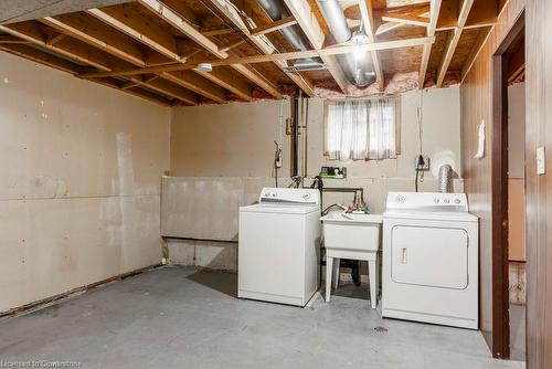 18 Agnes Street, Hamilton, ON - Indoor Photo Showing Laundry Room