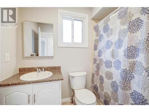 18 Agnes Street, Hamilton, ON - Indoor Photo Showing Bathroom