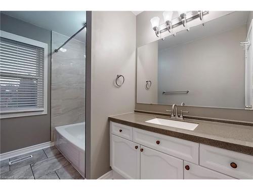 2200 Irving Street, Burlington, ON - Indoor Photo Showing Bathroom