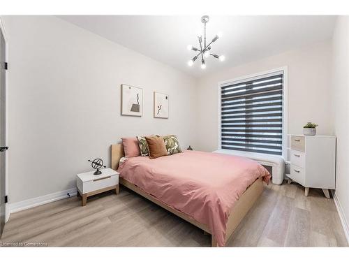 22-300 Richmond Street, Thorold, ON - Indoor Photo Showing Bedroom