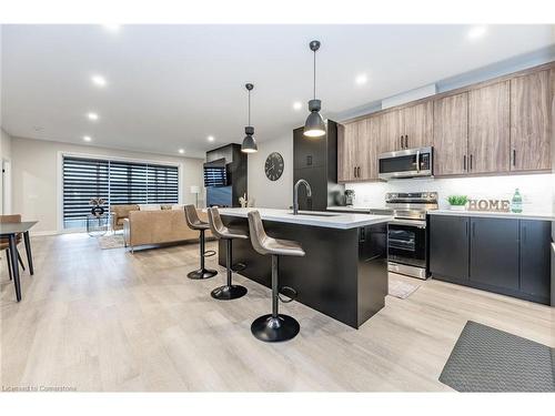 22-300 Richmond Street, Thorold, ON - Indoor Photo Showing Kitchen With Upgraded Kitchen