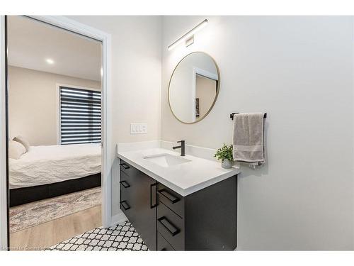 22-300 Richmond Street, Thorold, ON - Indoor Photo Showing Bathroom