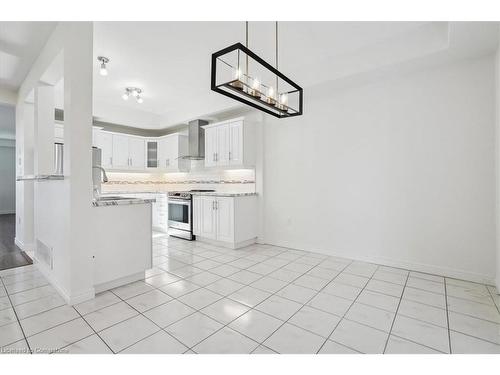 21 White Star Lane, Grimsby, ON - Indoor Photo Showing Kitchen