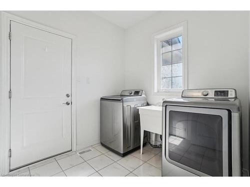 21 White Star Lane, Grimsby, ON - Indoor Photo Showing Laundry Room