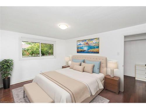 111 Buckingham Drive, Hamilton, ON - Indoor Photo Showing Bedroom