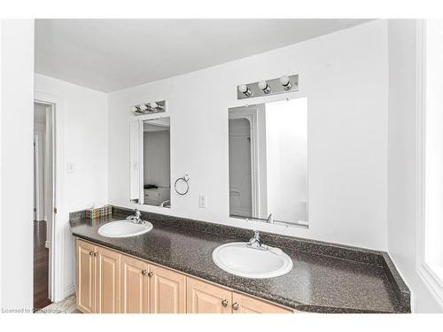 111 Buckingham Drive, Hamilton, ON - Indoor Photo Showing Bathroom