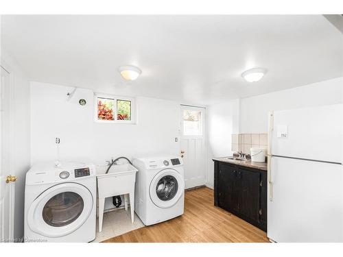 111 Buckingham Drive, Hamilton, ON - Indoor Photo Showing Laundry Room