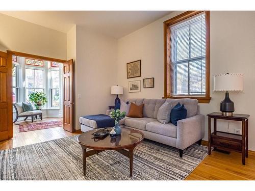 218 Bay Street S, Hamilton, ON - Indoor Photo Showing Living Room