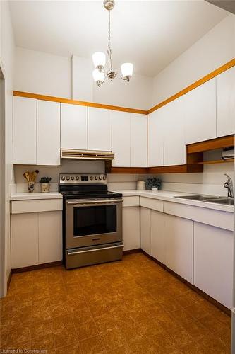 218 Bay Street S, Hamilton, ON - Indoor Photo Showing Kitchen