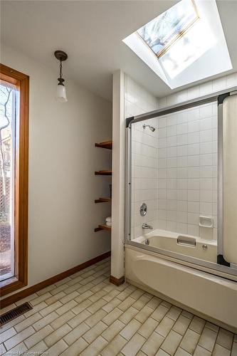 218 Bay Street S, Hamilton, ON - Indoor Photo Showing Bathroom